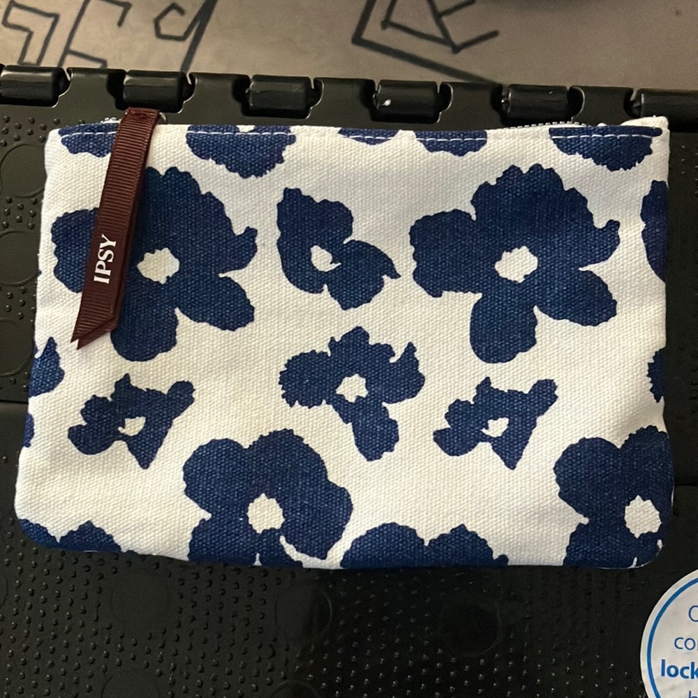 🟣 ISPY makeup bag 🟣